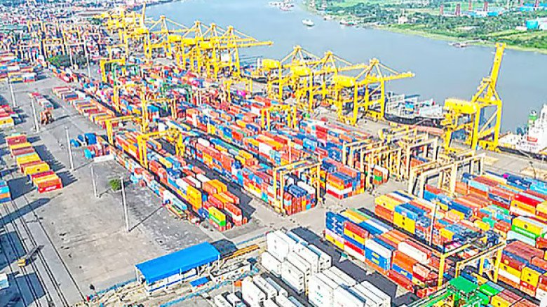 চট্টগ্রাম বন্দর: আমাদের সোনার ডিম পাড়া রাজহাঁসটি... চট্টগ্রাম বন্দর: আমাদের সোনার ডিম পাড়া রাজহাঁসটি...