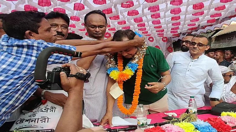 বিএনপি নেতাকে ১০ লাখ টাকার চেক দেওয়া কর্মীর ব্যাংক অ্যাকাউন্ বিএনপি নেতাকে ১০ লাখ টাকার চেক দেওয়া কর্মীর ব্যাংক অ্যাকাউন্
