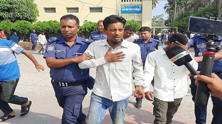 বরিশালে গৃহবধূকে অপহরণ করে দলবদ্ধ ধর্ষণের ঘটনায় ৪ জনের মৃত্য বরিশালে গৃহবধূকে অপহরণ করে দলবদ্ধ ধর্ষণের ঘটনায় ৪ জনের মৃত্য