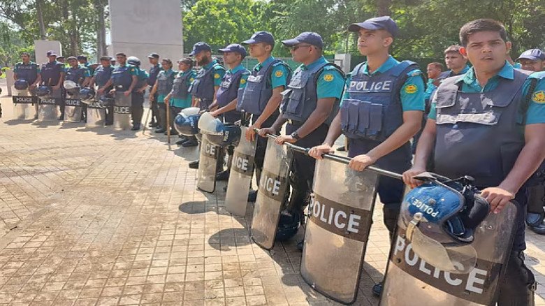 পুলিশের আশু বাস্তবায়নযোগ্য প্রস্তাব আটকে আছে ৪ কারণে পুলিশের আশু বাস্তবায়নযোগ্য প্রস্তাব আটকে আছে ৪ কারণে