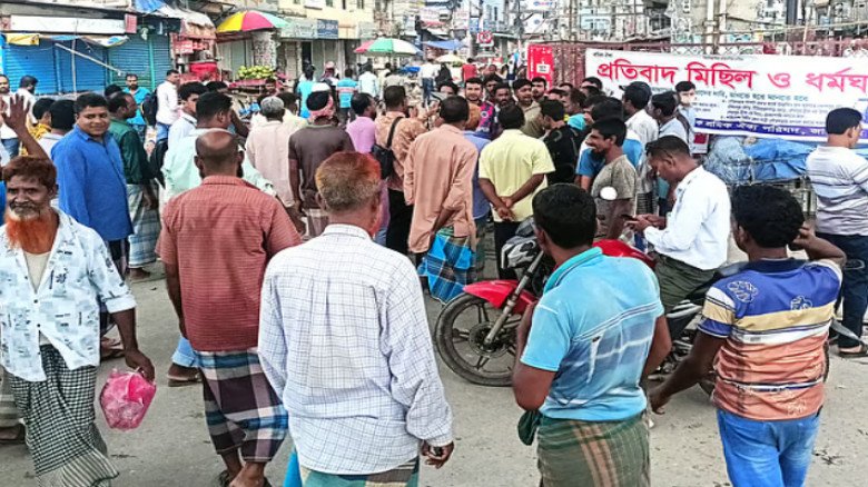 জামালপুরে ইজিবাইকের লাইসেন্স ফি বৃদ্ধির প্রতিবাদে ধর্মঘট, ভো