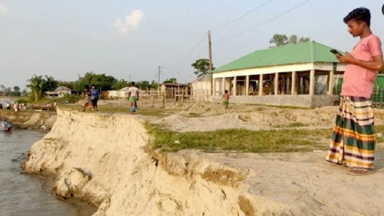 যমুনার ভাঙনে বিলীন ৯ গ্রাম, দিশেহারা শাহজাদপুরের মানুষ