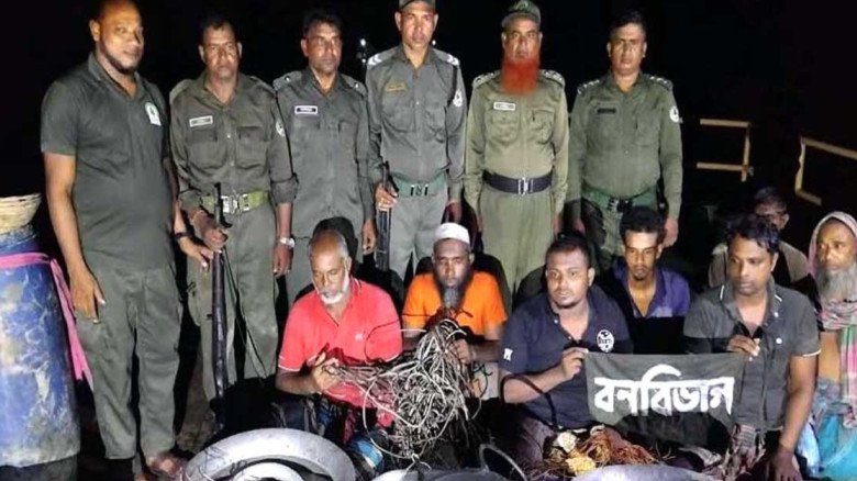 পুণ্যার্থীর ছদ্মবেশে সুন্দরবনে হরিণ শিকারের চেষ্টা, সাতজন আট