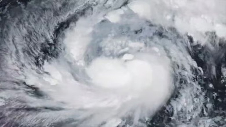 ফিলিপাইনের দিকে ধেয়ে যাচ্ছে ঘূর্ণিঝড় ফাং ওয়াং, নিরাপদ স্থানে