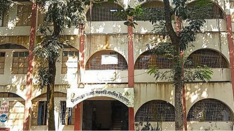 দিনাজপুরে শিক্ষক কর্মবিরতির কারণে প্রাথমিক বিদ্যালয়ে ক্লাস ব