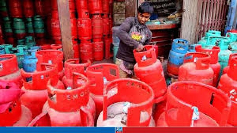 এলপি গ্যাসের দাম বৃদ্ধি, নতুন মূল্য কার্যকর আজ সন্ধ্যা থেকে