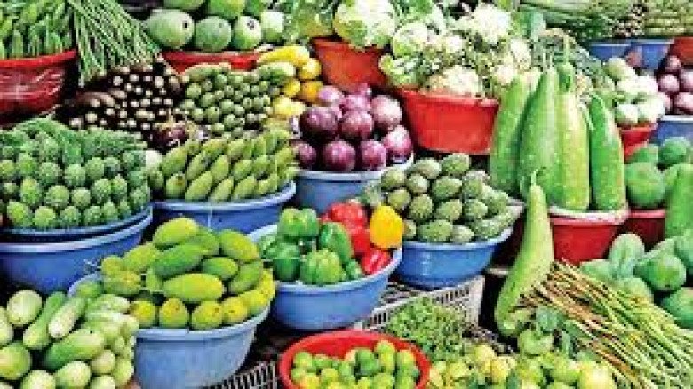 বাজারে তেলের দাম বাড়লেও সবজির সরবরাহ বেড়ে দাম কমছে