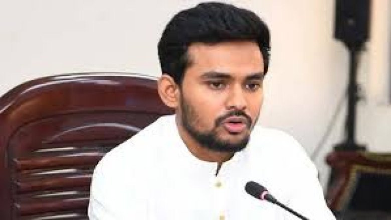 ঢাকা-১০ আসনে প্রার্থী হতে মনোনয়ন ফরম তুললেন সাবেক উপদেষ্টা আ