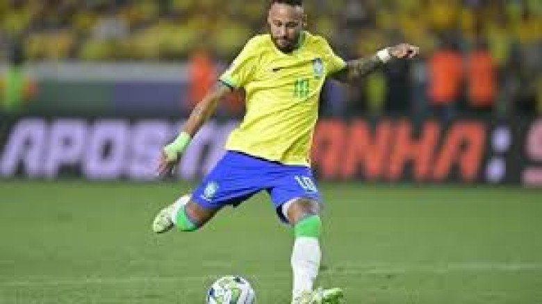 বাঁ হাঁটুর অস্ত্রোপচারে নেইমার, বিশ্বকাপের আগে ফিরতে দৌড়ের শ