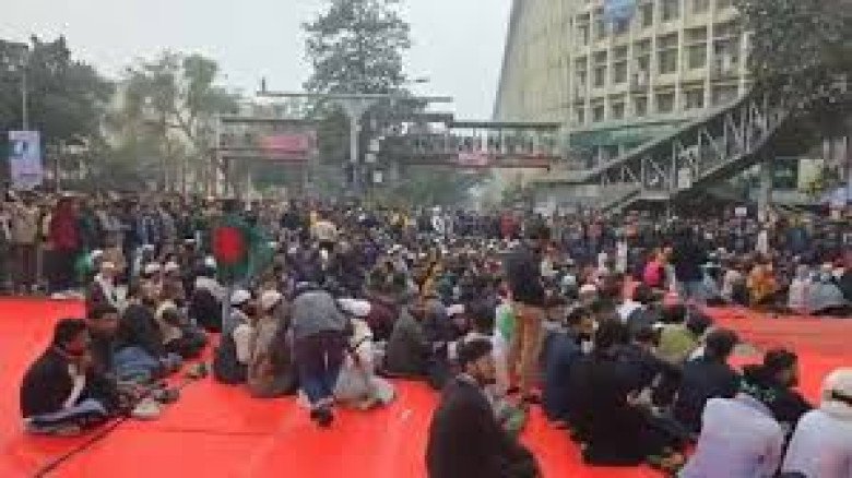 ওসমান হাদির খুনিদের গ্রেপ্তার ও বিচার দাবিতে শাহবাগে সর্বাত্