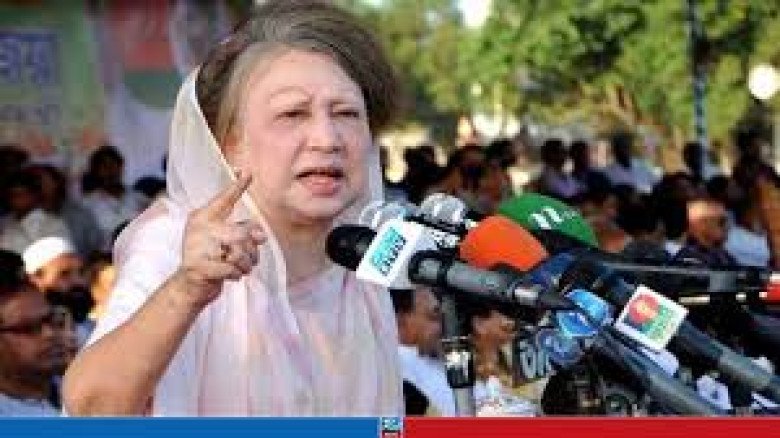 জানাজার আগে আবেগঘন বক্তব্য দেন তারেক রহমান, মায়ের জন্য দোয়া 